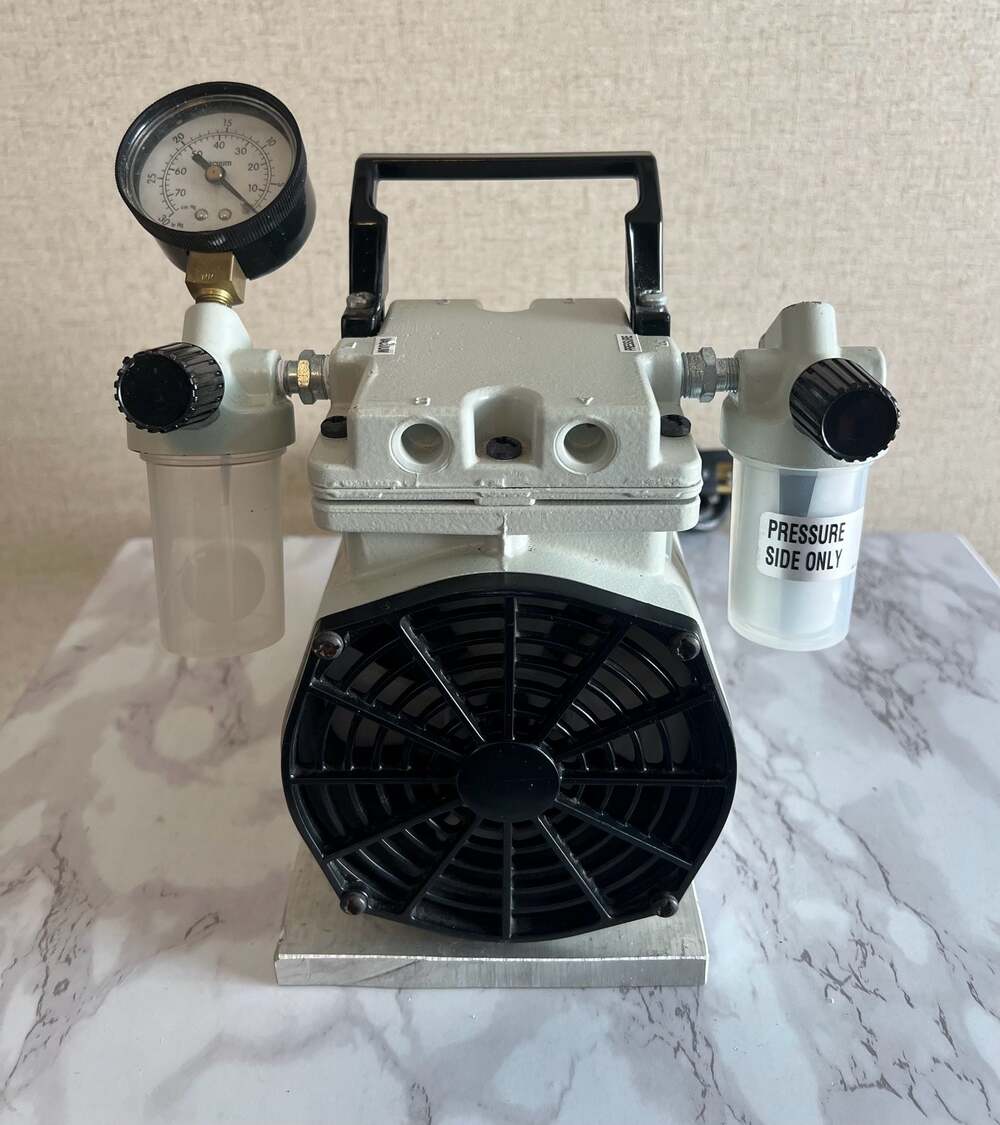 Welch 2522B-01 Standard-Duty Vacuum Pump( NICE )